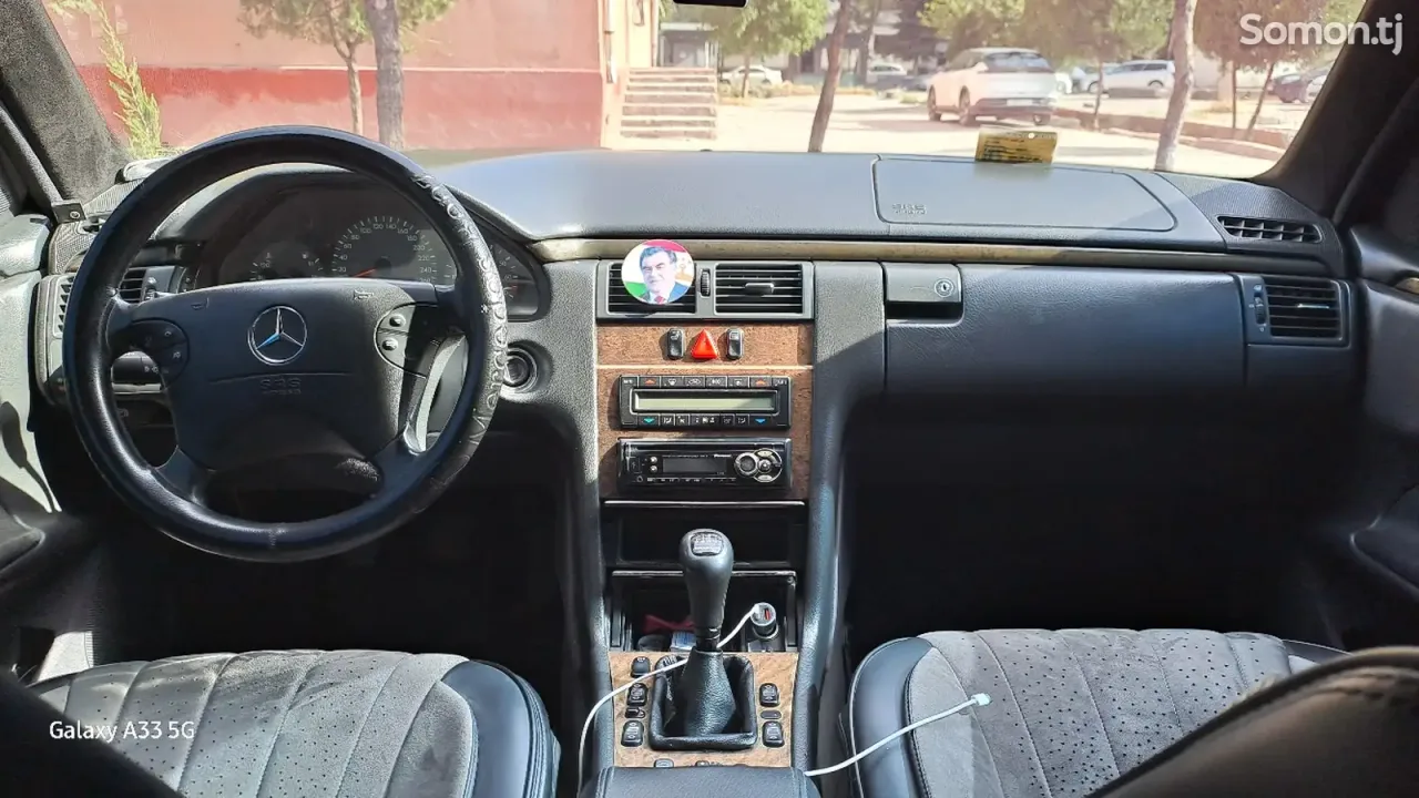 Mercedes-Benz E class 2000 · 2.3 MT