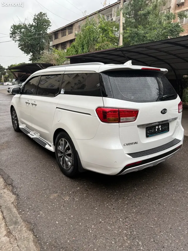 Kia Carnival 2014 · 2.2 AT
