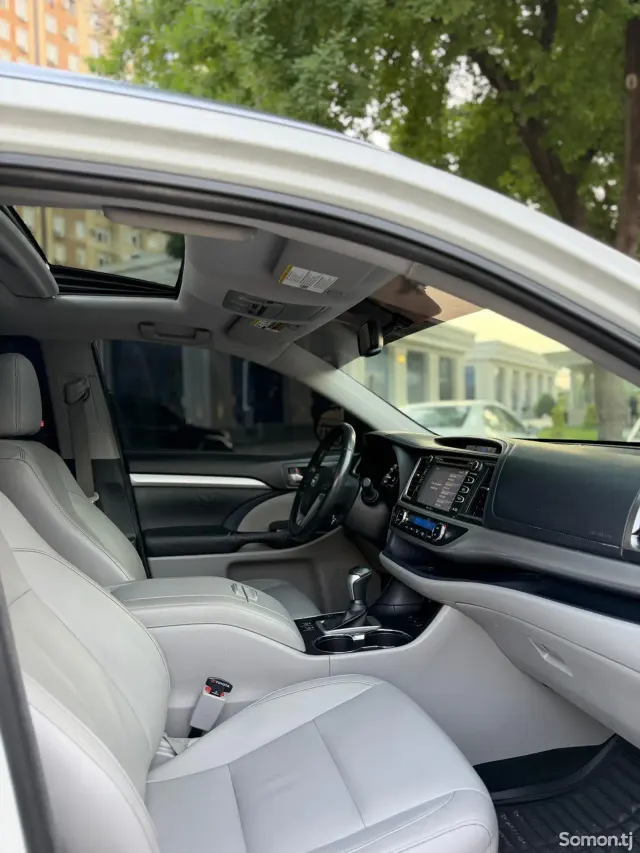 Toyota Highlander 2015 · 3.5 AT