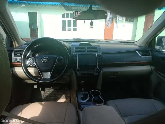 Toyota Camry 2012 · 2.4 AT