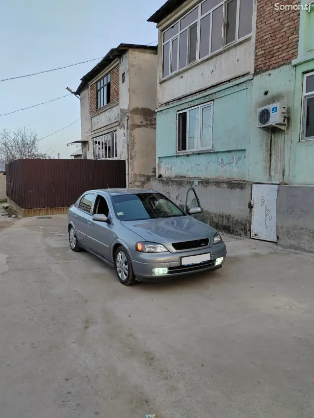 Opel Astra G 2001 · 1.6 MT