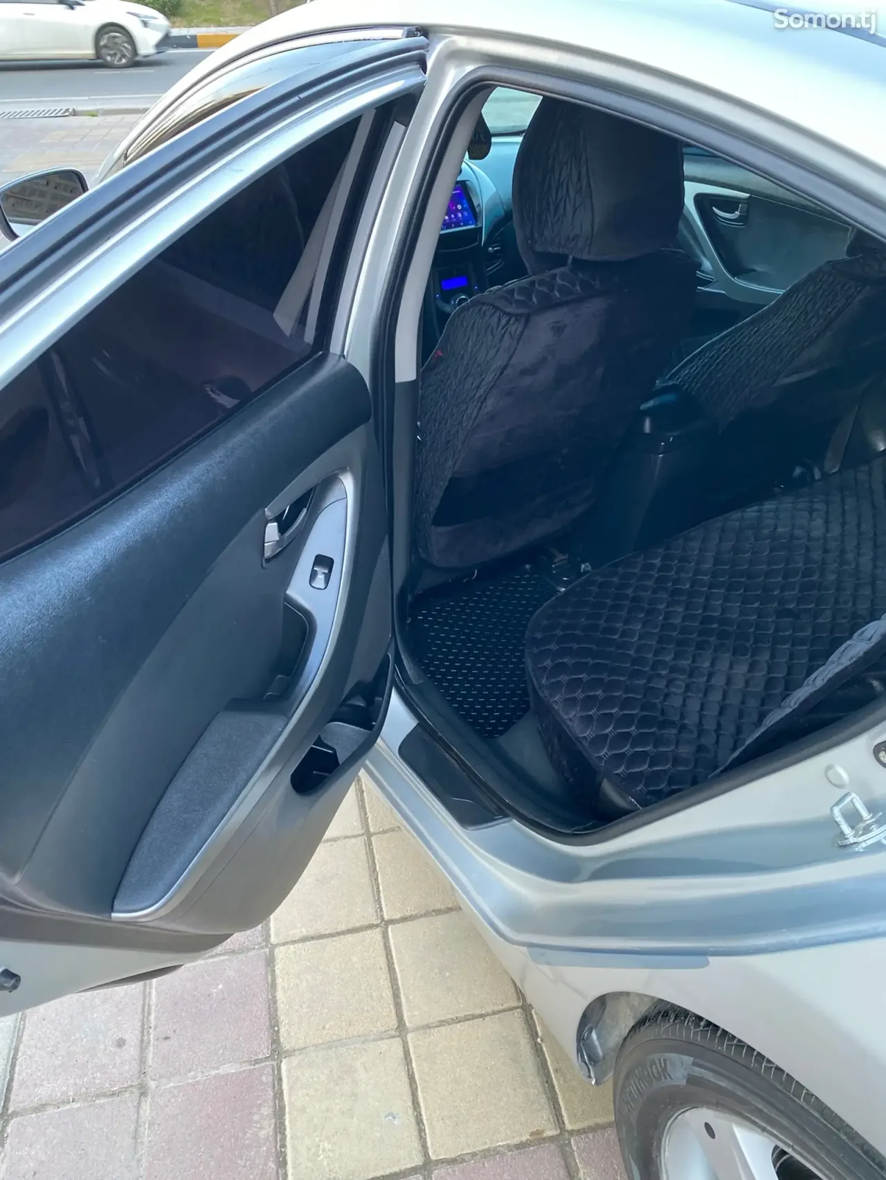 Hyundai Avante 2013 · 1.6 AT