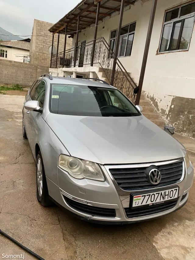 Volkswagen Passat 2006 · 2.0 MT