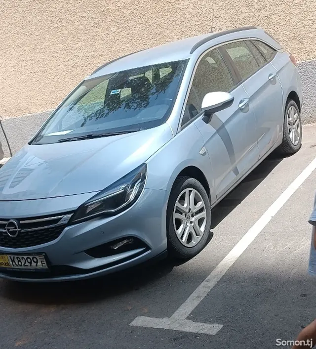 Opel Astra K 2016 · 1.1 MT