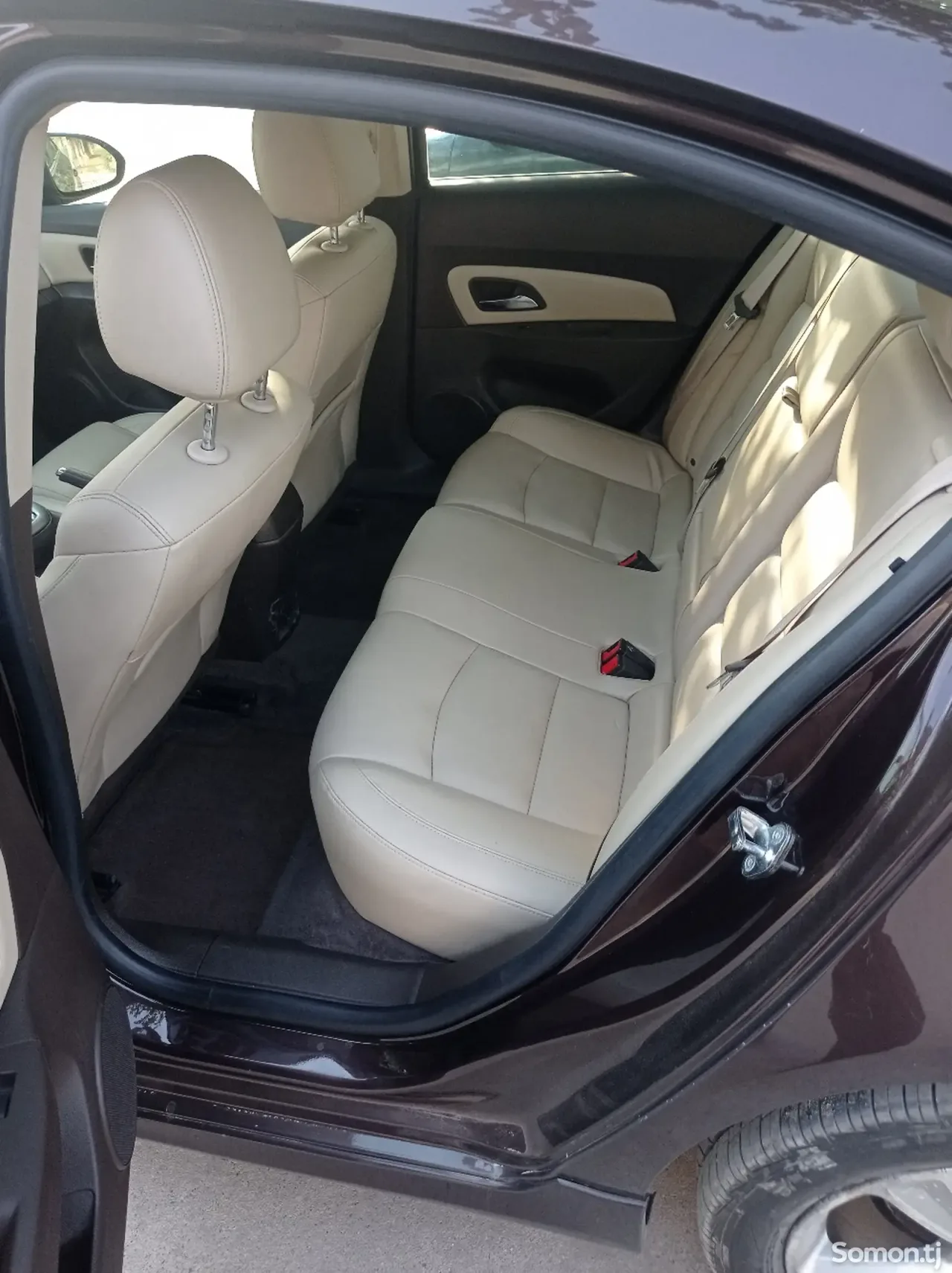 Chevrolet Cruze 2015 · 1.4 AT