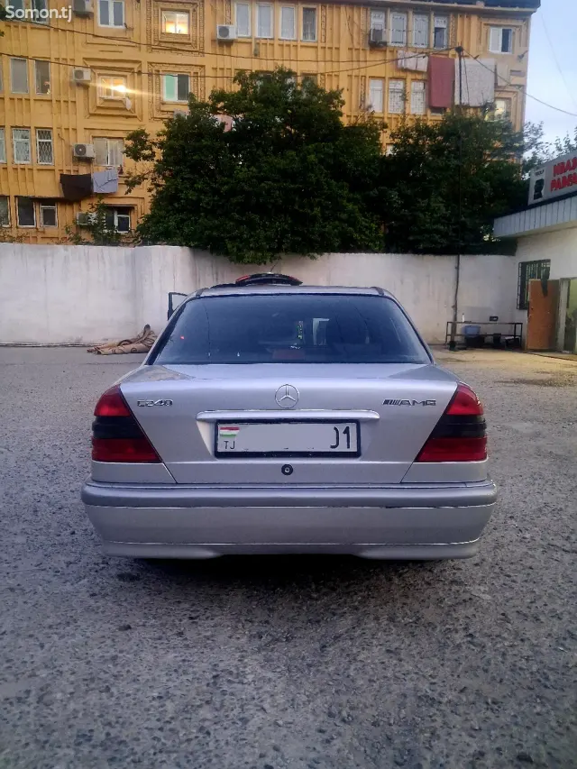 Mercedes-Benz C class 2000 · 2.4 AT