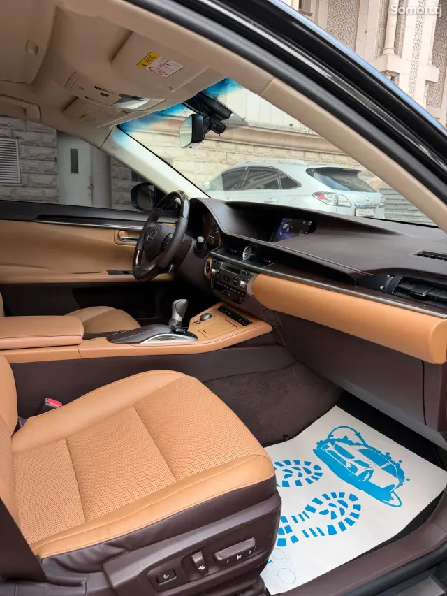 Lexus ES series 2016 · 3.0 AT