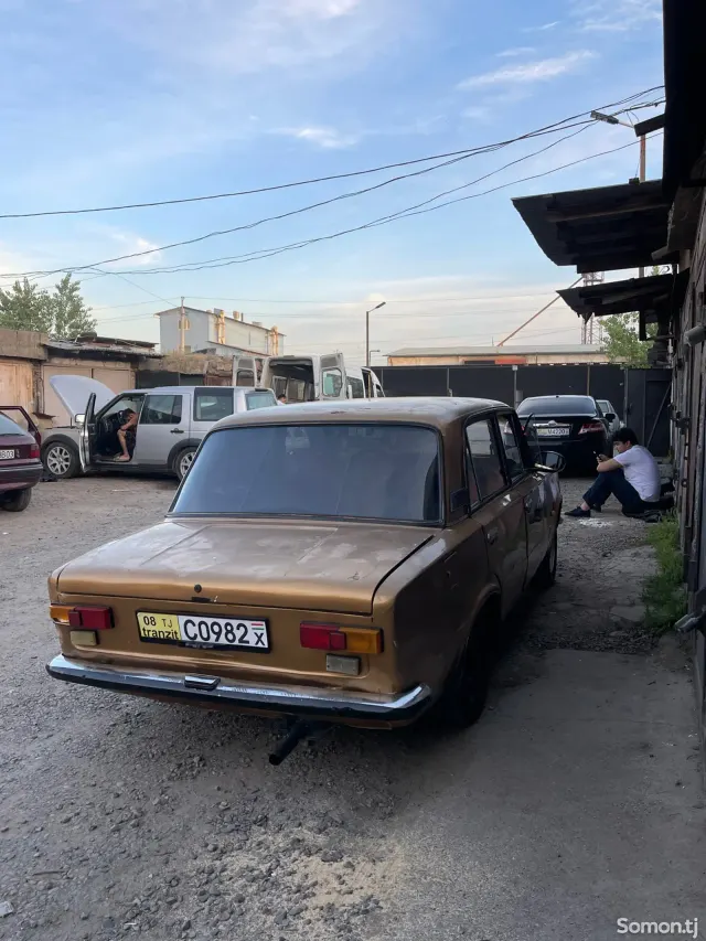 Lada (ВАЗ) 2101 1983 · 1.3 MT