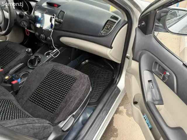 Kia Cerato 2009 · 1.6 MT
