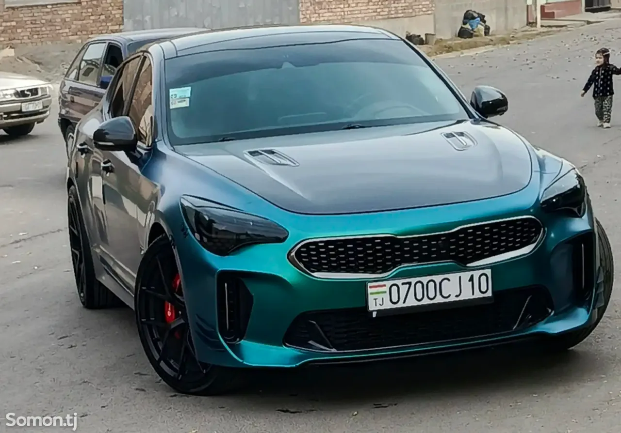 Kia Stinger 2018 · 3.3 AT