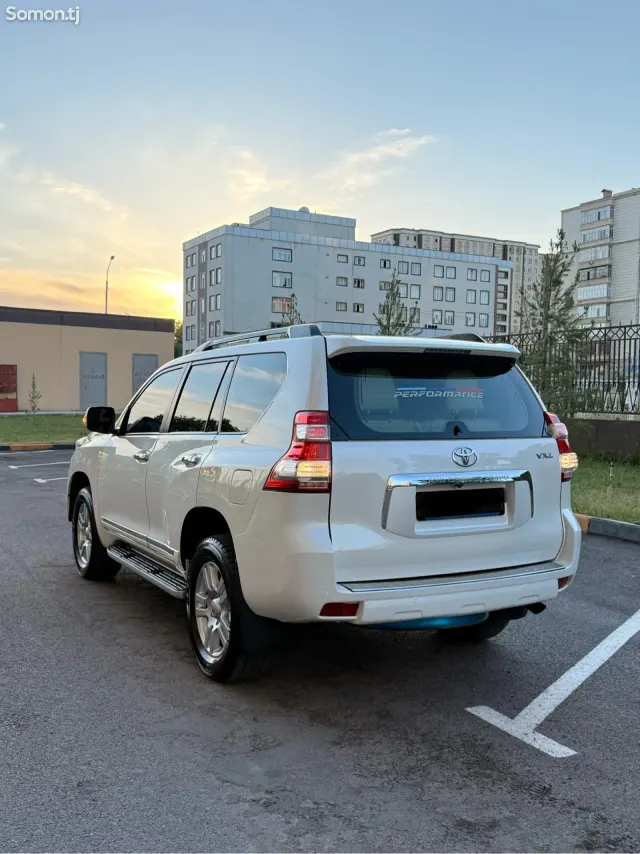 Toyota Land Cruiser Prado 2010 · 4.0 AT