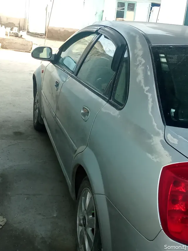 Chevrolet Lacetti 2004 · 1.6 MT