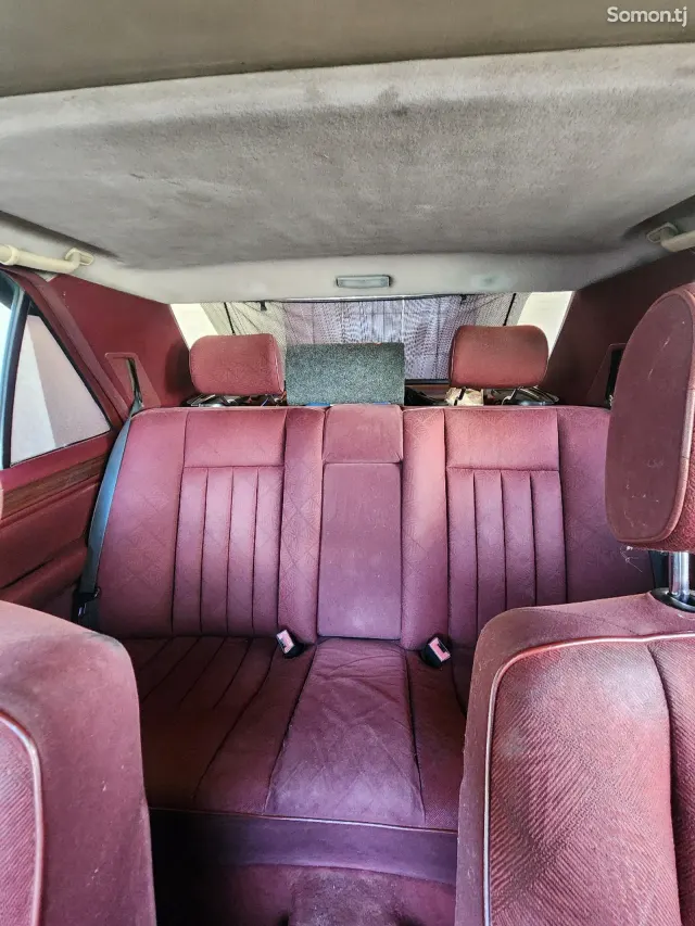 Mercedes-Benz W124 1991 · 2.0 MT