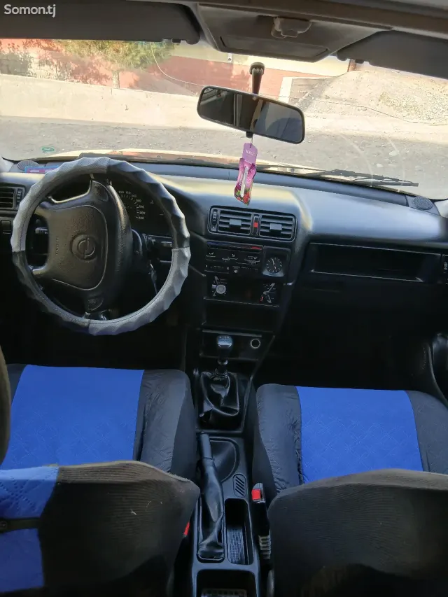 Opel Vectra A 1993 · 1.6 MT