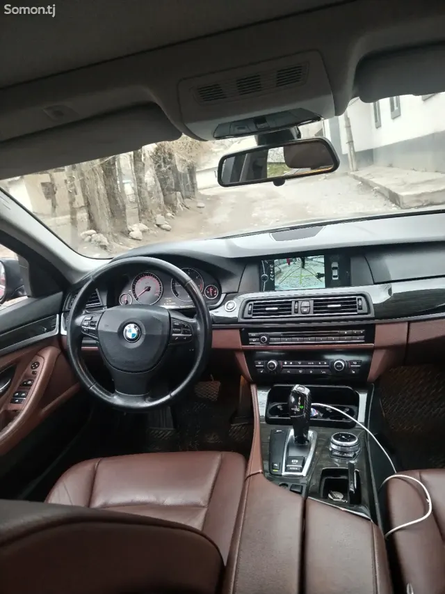 BMW 5 series 2011 · 3.0 AT