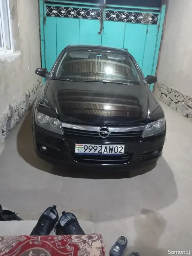 Opel Astra H 2006 · 1.6 MT