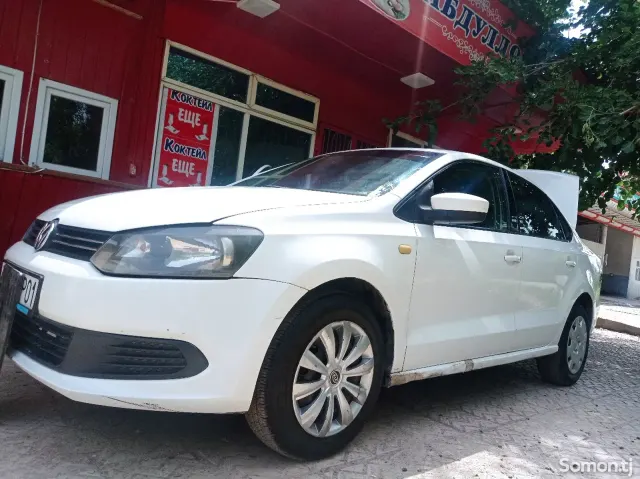 Volkswagen Polo 2014 · 1.6 MT