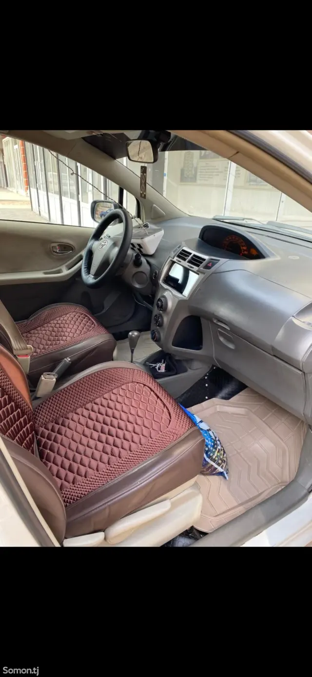 Toyota Vitz 2010 · 1.3 AT