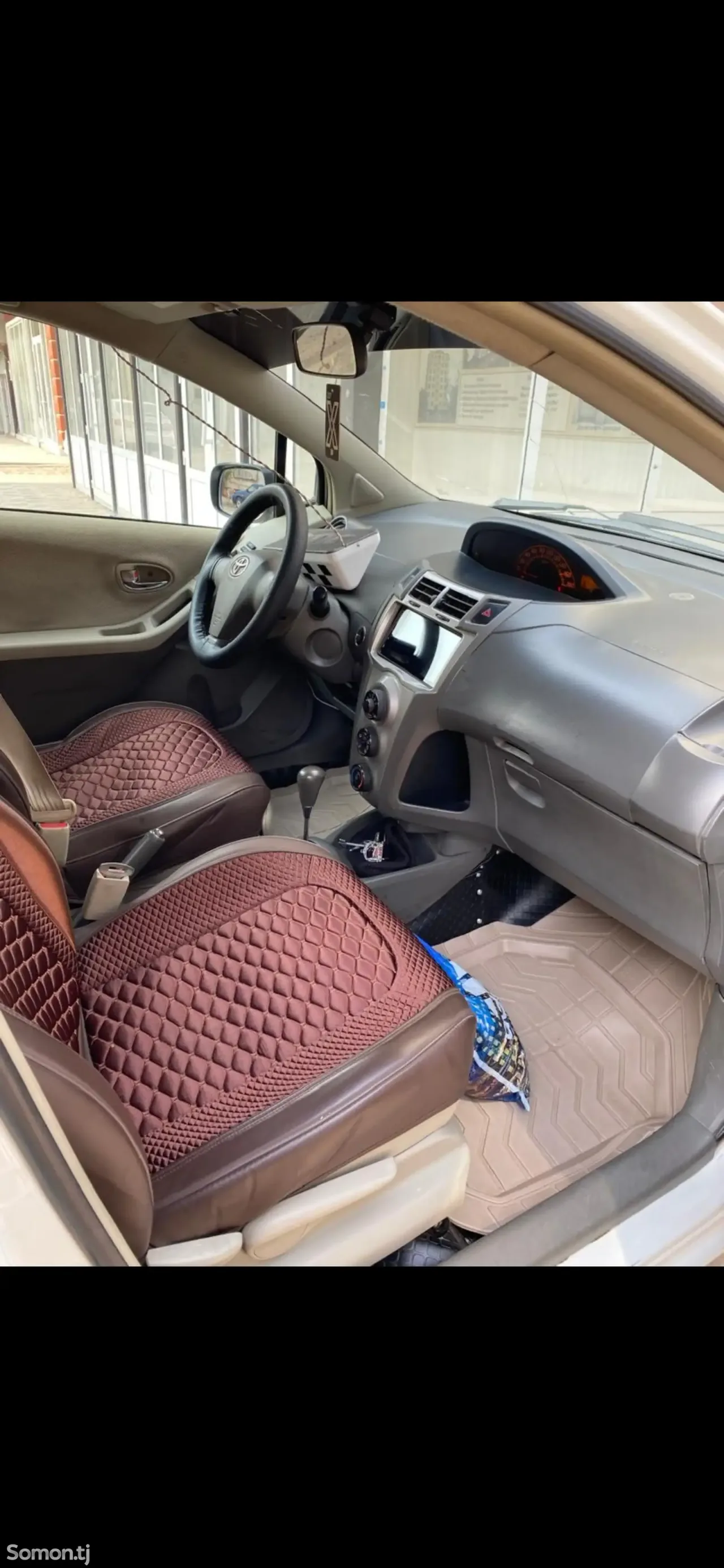 Toyota Vitz 2010 · 1.3 AT