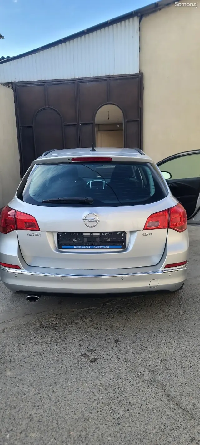 Opel Astra J 2015 · 1.4 AT