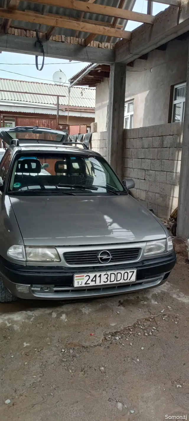Opel Astra F 1996 · 1.6 MT