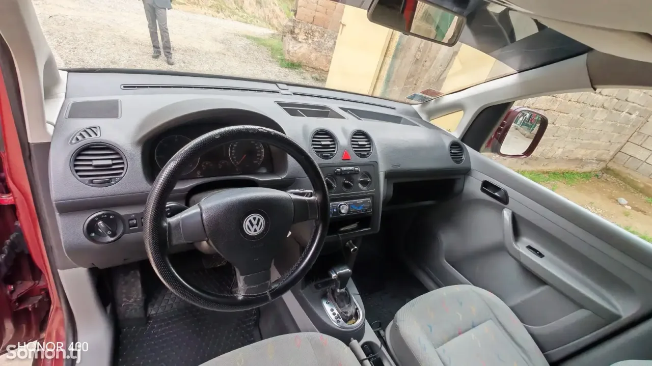Volkswagen Touran 2009 · 1.9 AT