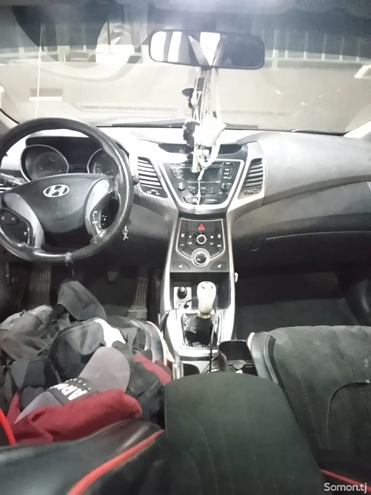 Hyundai Elantra 2015 · 1.6 MT