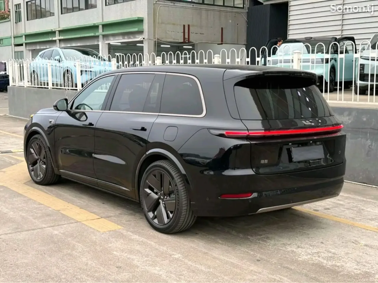 Li Auto (Lixiang) L9 2025 · AT