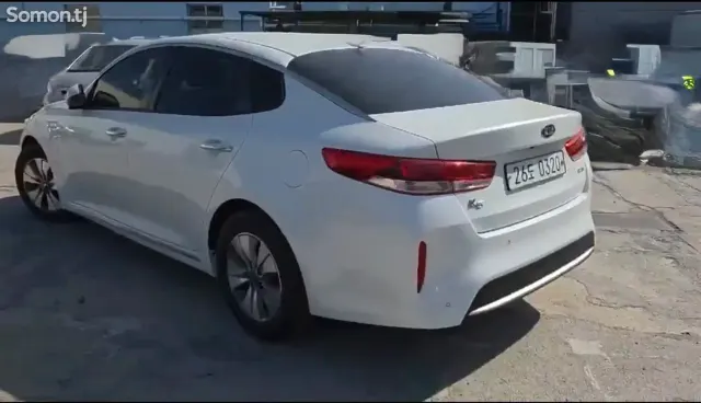 Kia K5 2016 · 2.0 AT