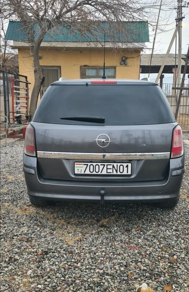 Opel Astra H 2009 · 1.7 MT