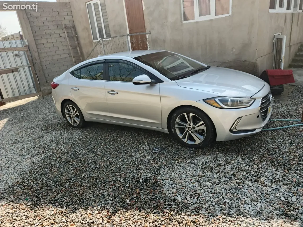 Hyundai Elantra 2017 · 2.0 AT