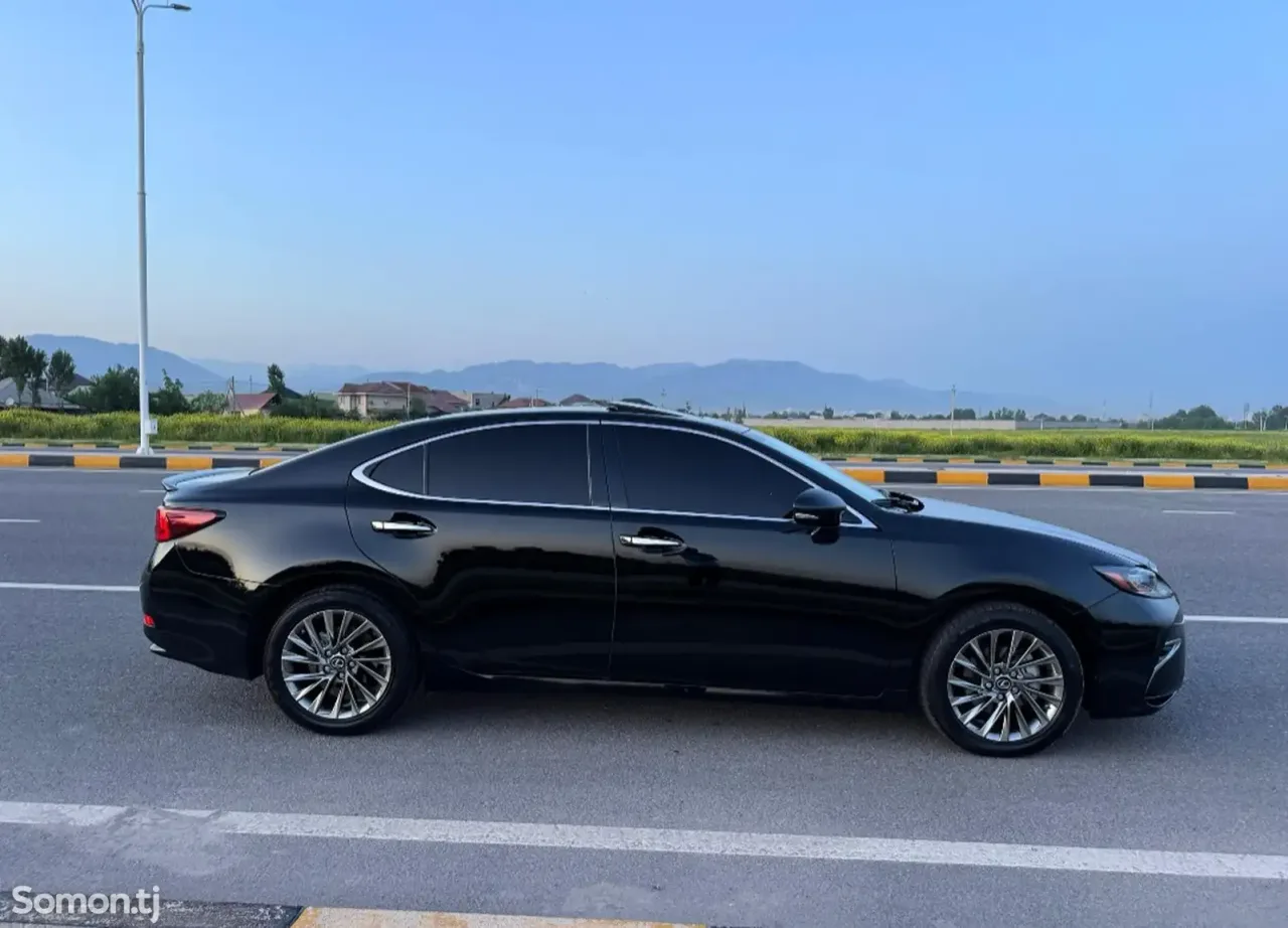 Lexus ES series 2016 · 2.5 AT