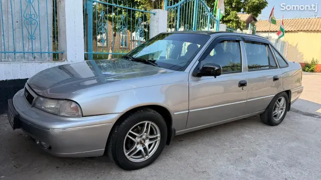 Daewoo Nexia 1995 · 1.6 MT