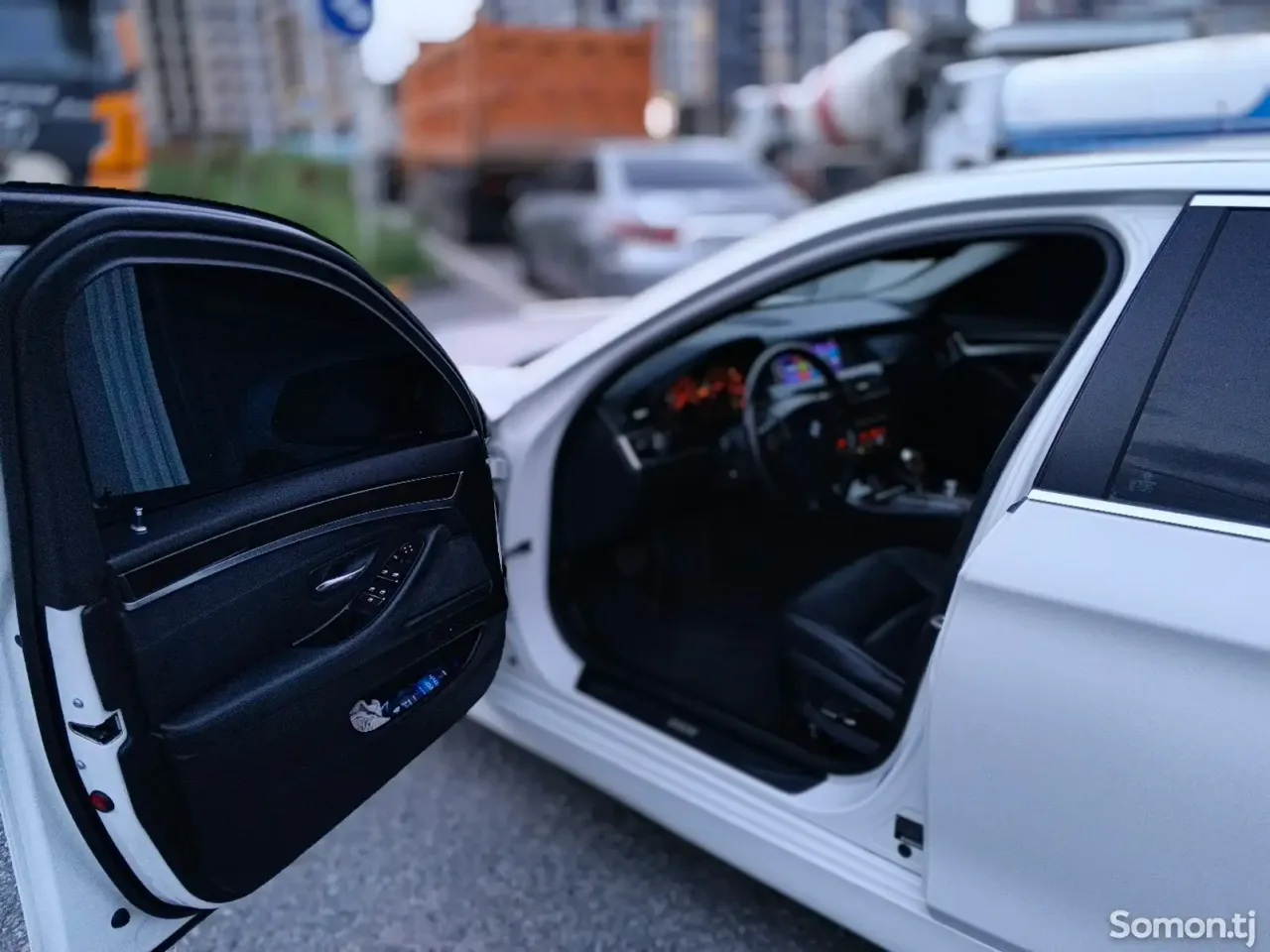 BMW 5 series 2012 · 3.5 AT