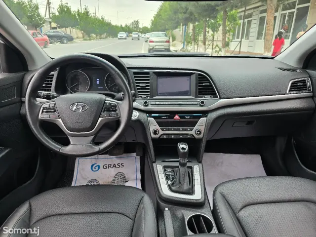 Hyundai Avante 2015 · 1.7 AT