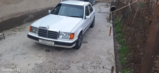Mercedes-Benz W124 1989 · 2.5 MT