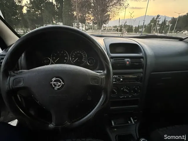 Opel Astra G 2000 · 1.6 MT