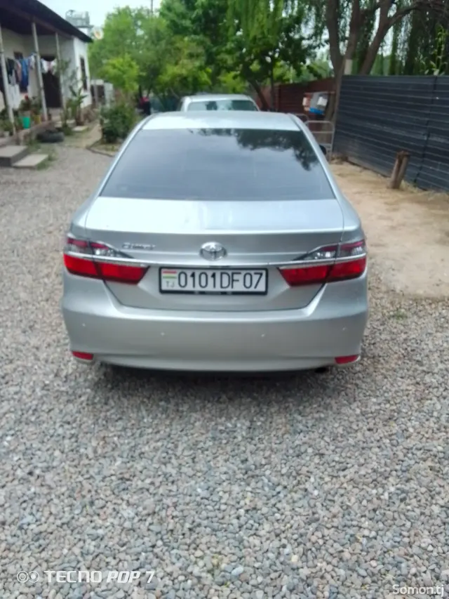Toyota Camry 2015 · 2.0 AT