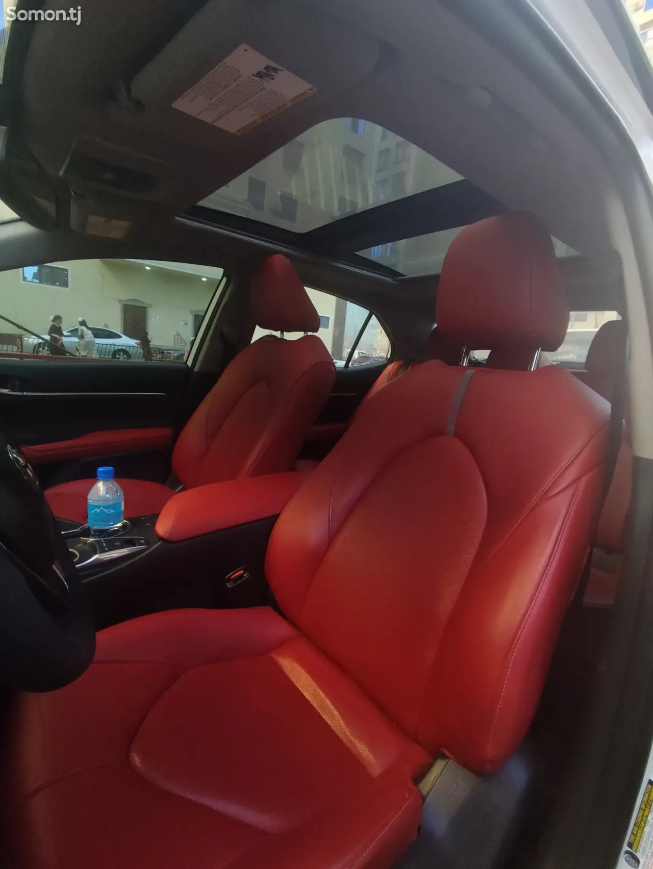 Toyota Camry 2019 · 2.5 AT