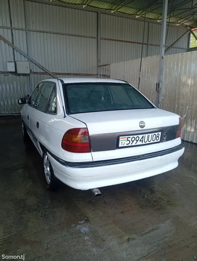 Opel Astra F 1995 · 1.6 MT