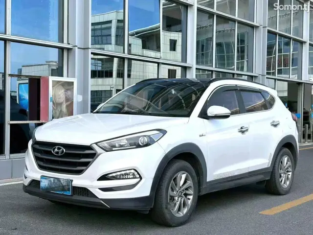 Hyundai Tucson 2015 · AT