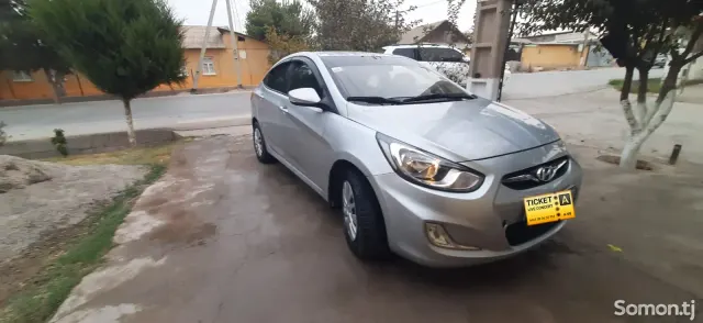 Hyundai Solaris 2013 · 1.6 AT