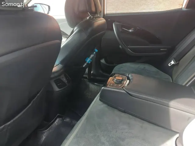 Hyundai Grandeur 2015 · 3.0 AT