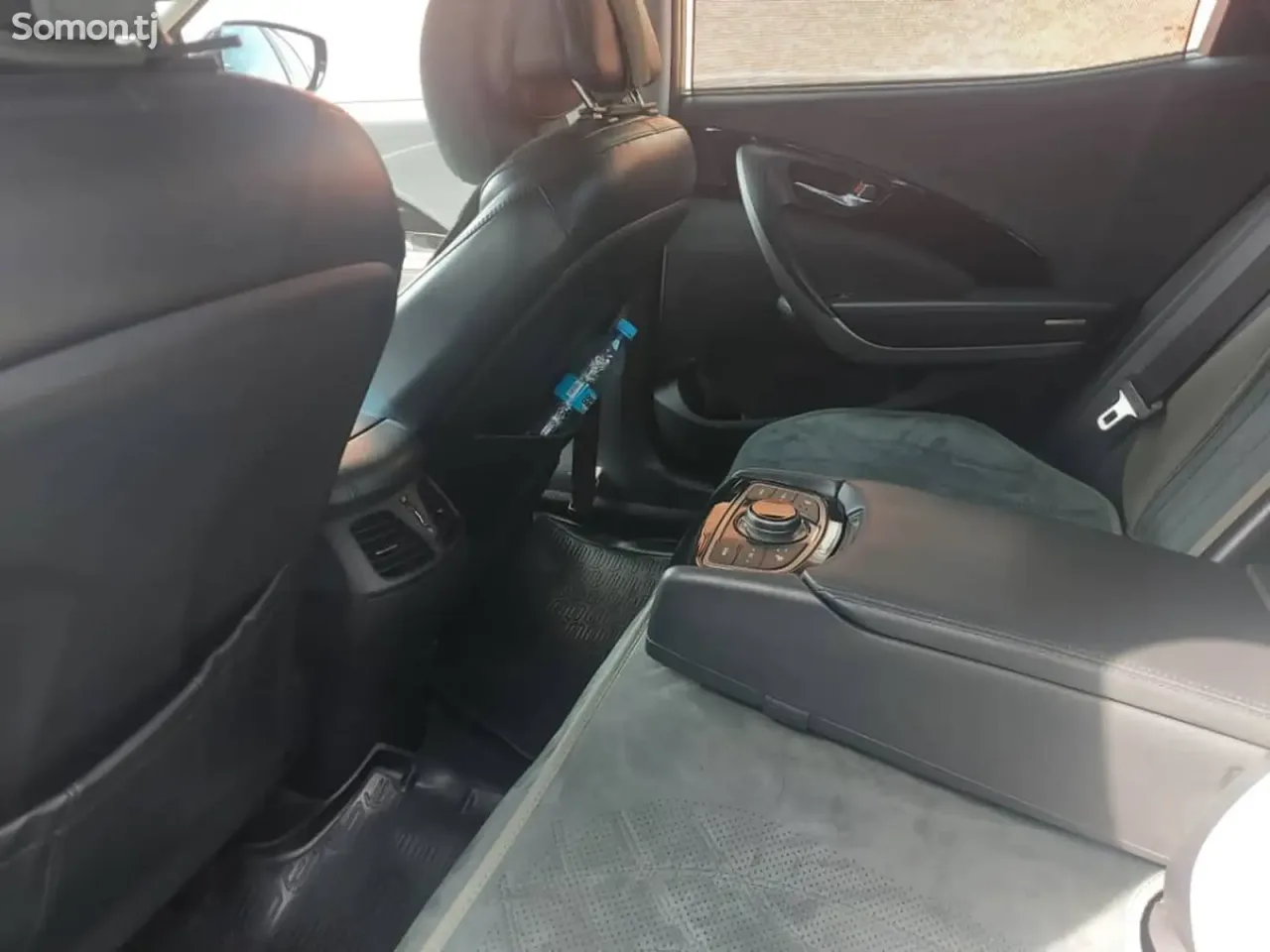 Hyundai Grandeur 2015 · 3.0 AT