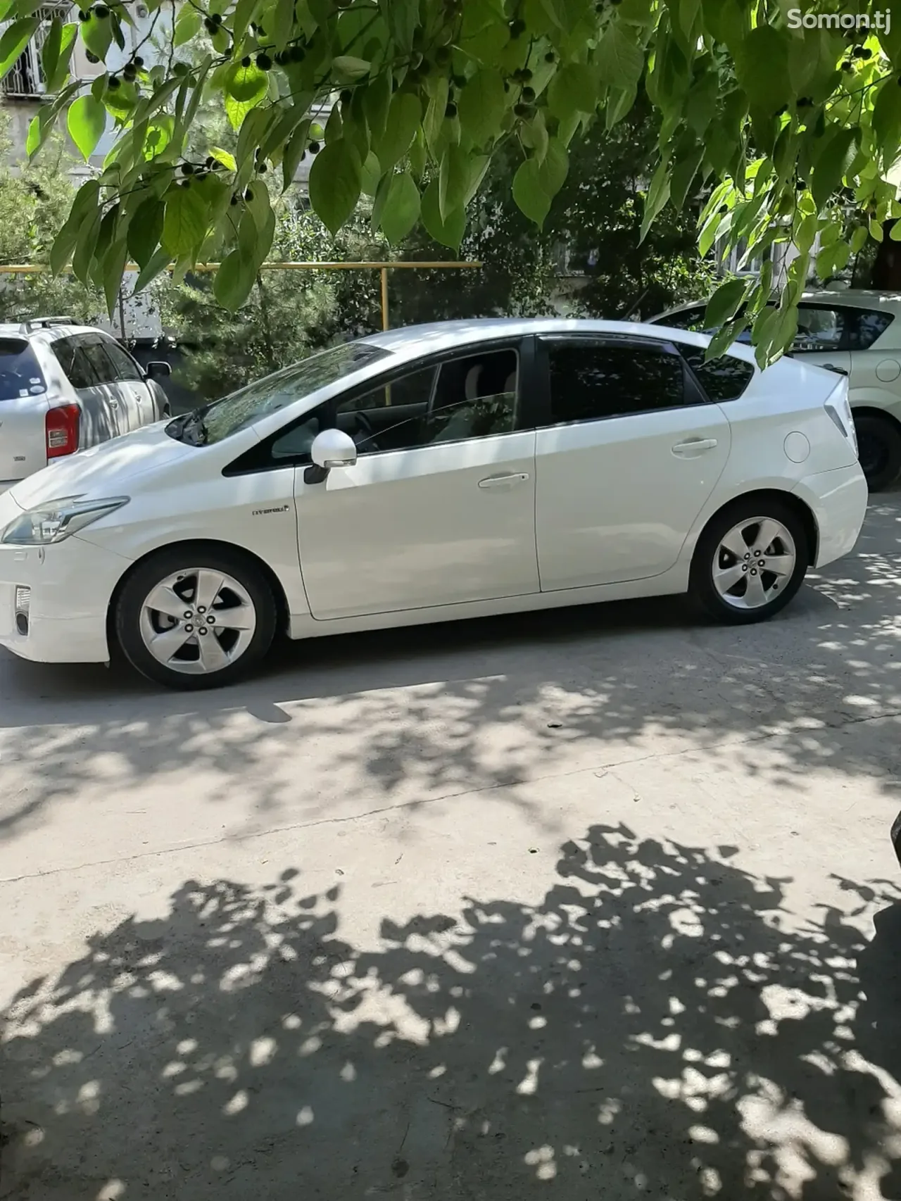 Toyota Prius 2011 · 1.8 AT