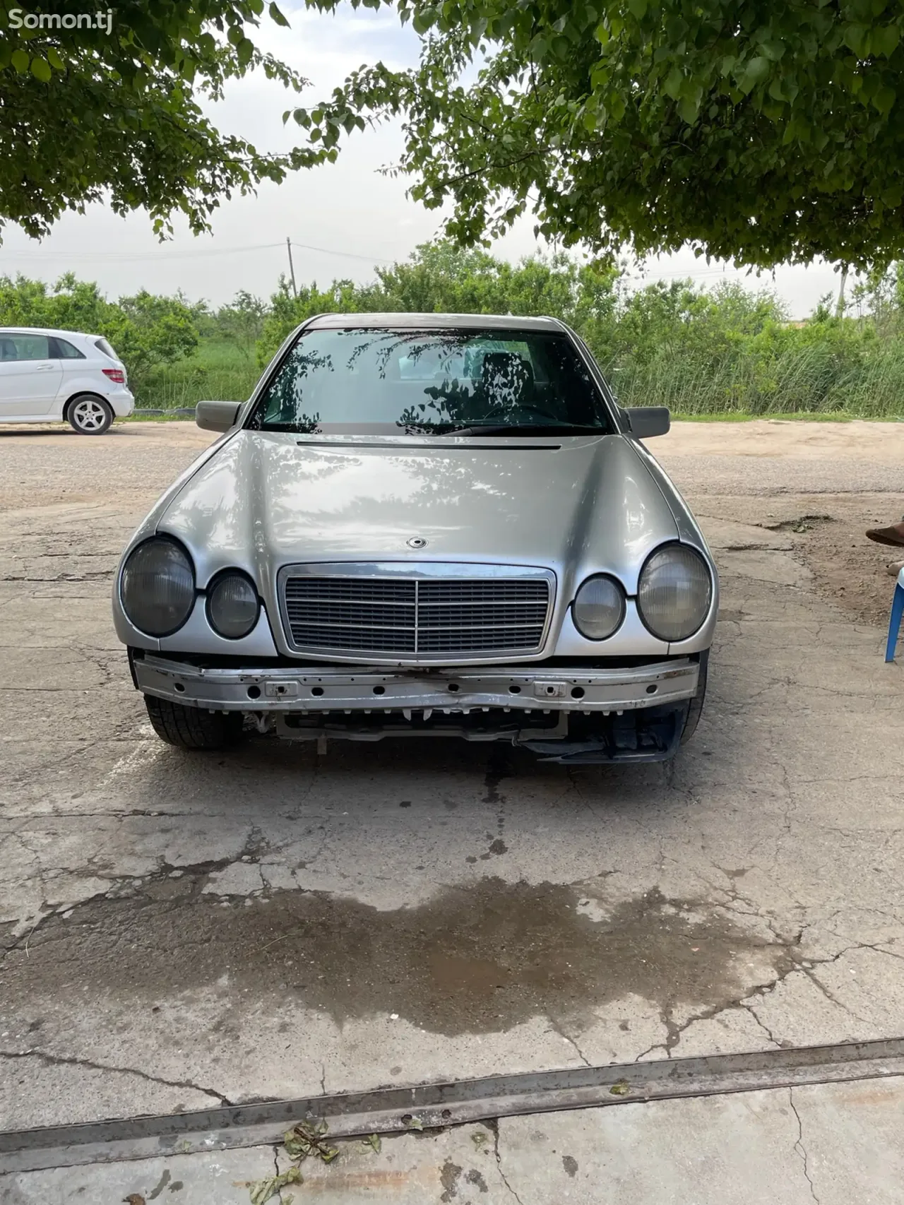 Mercedes-Benz E class 1996 · 2.3 MT
