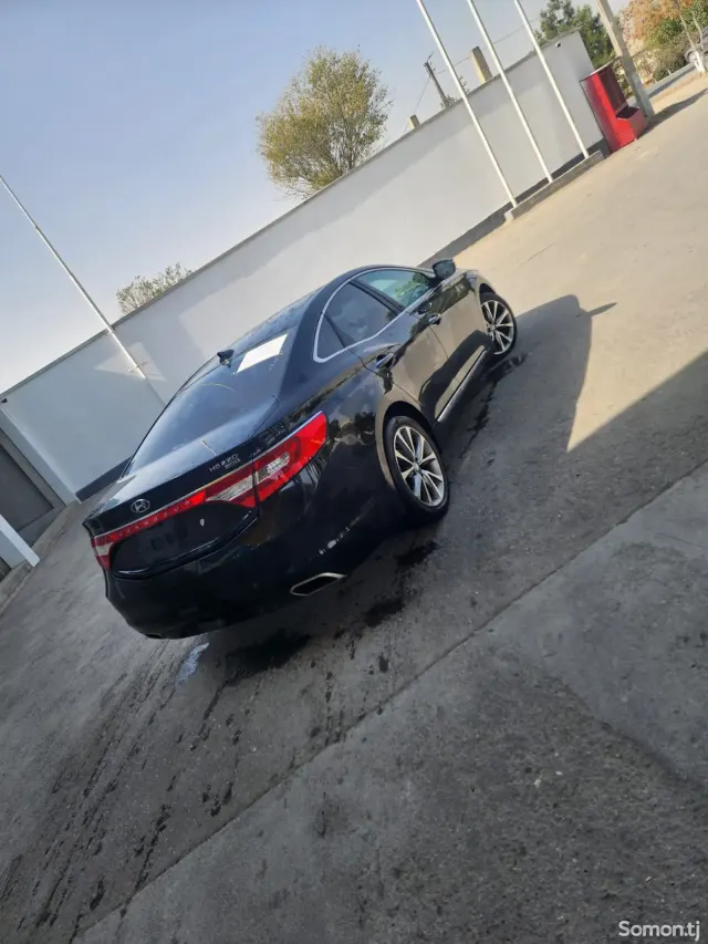 Hyundai Grandeur 2015 · 2.2 AT