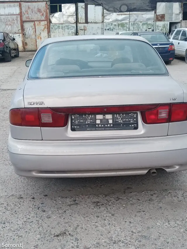Hyundai Sonata 1996 · 1.8 AT