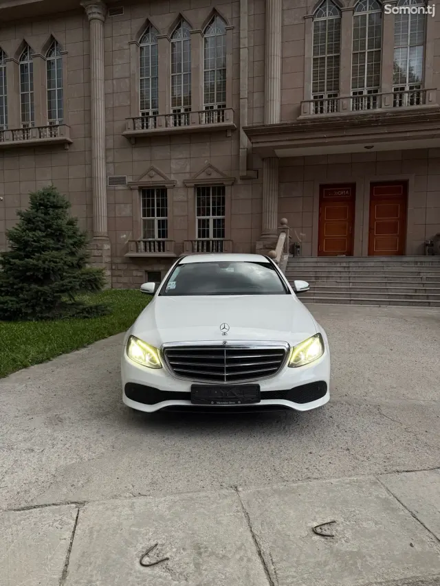 Mercedes-Benz E class 2018 · 2.2 AT