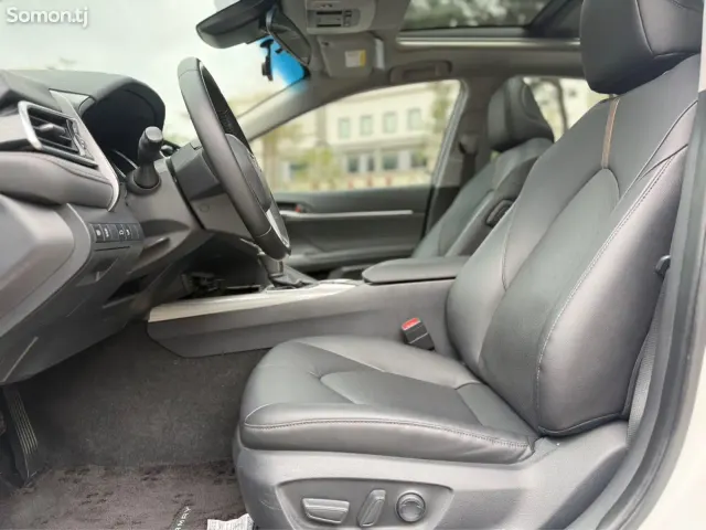 Toyota Camry 2018 · 2.5 AT